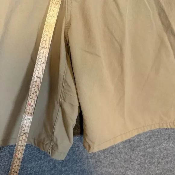 Wrangler ATG‎ Shorts Mens 42 Beige Pockets Fishing Hiking Outdoor Performance - Picture 3 of 8